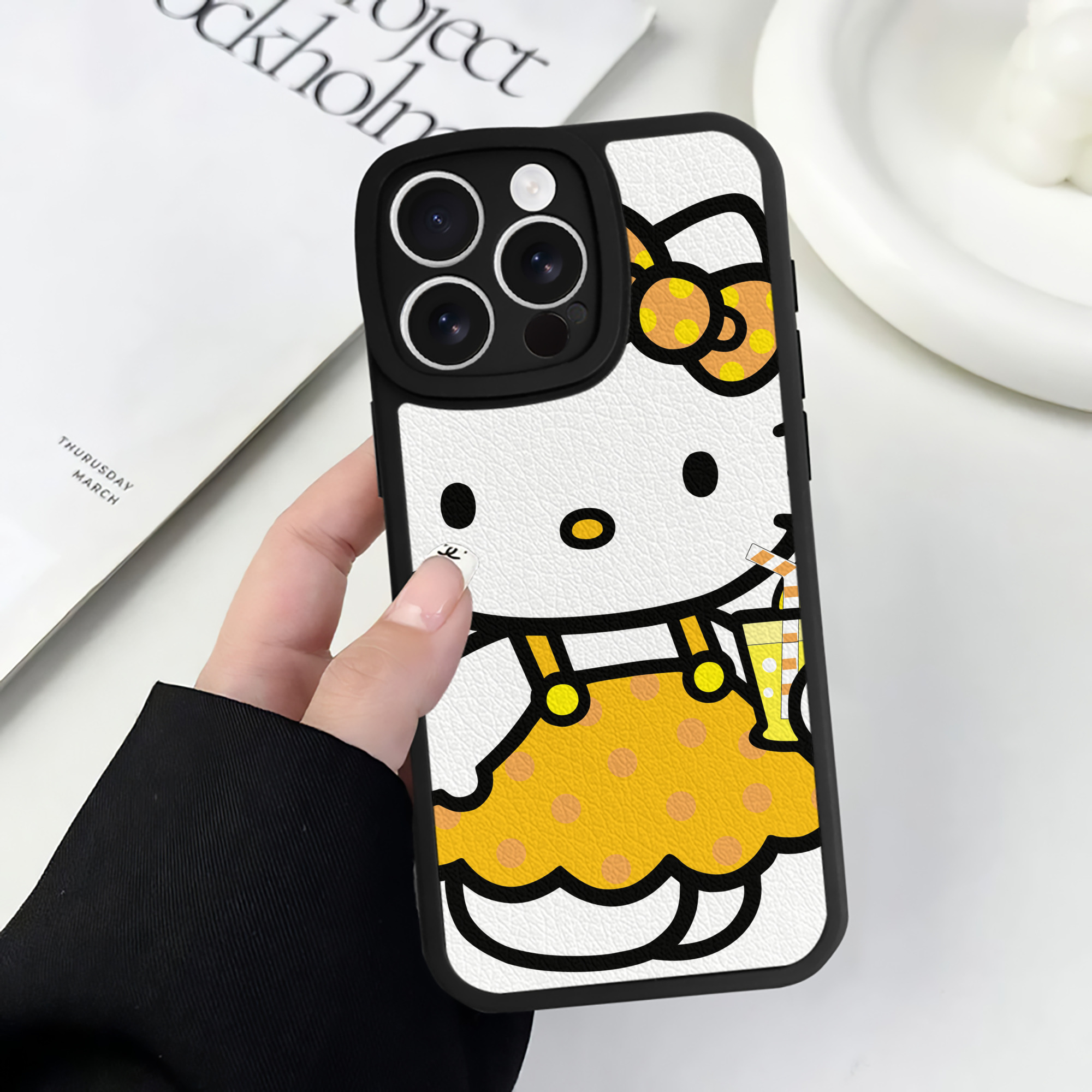 （画像用） Hello Kitty ハローキティ 【iPhone 16シリーズ対応】シリコンスマホケース（レザー調） 材質：シリコン